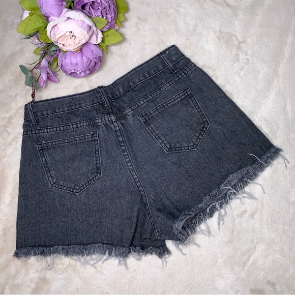 NEW Boutique Grey Distressed High Waisted Shorts - Picture 3 of 8